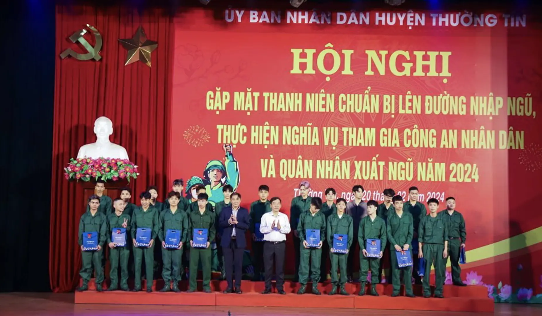 Huyện Thường Tín gặp mặt 196 tân binh trước ngày lên đường nhập ngũ