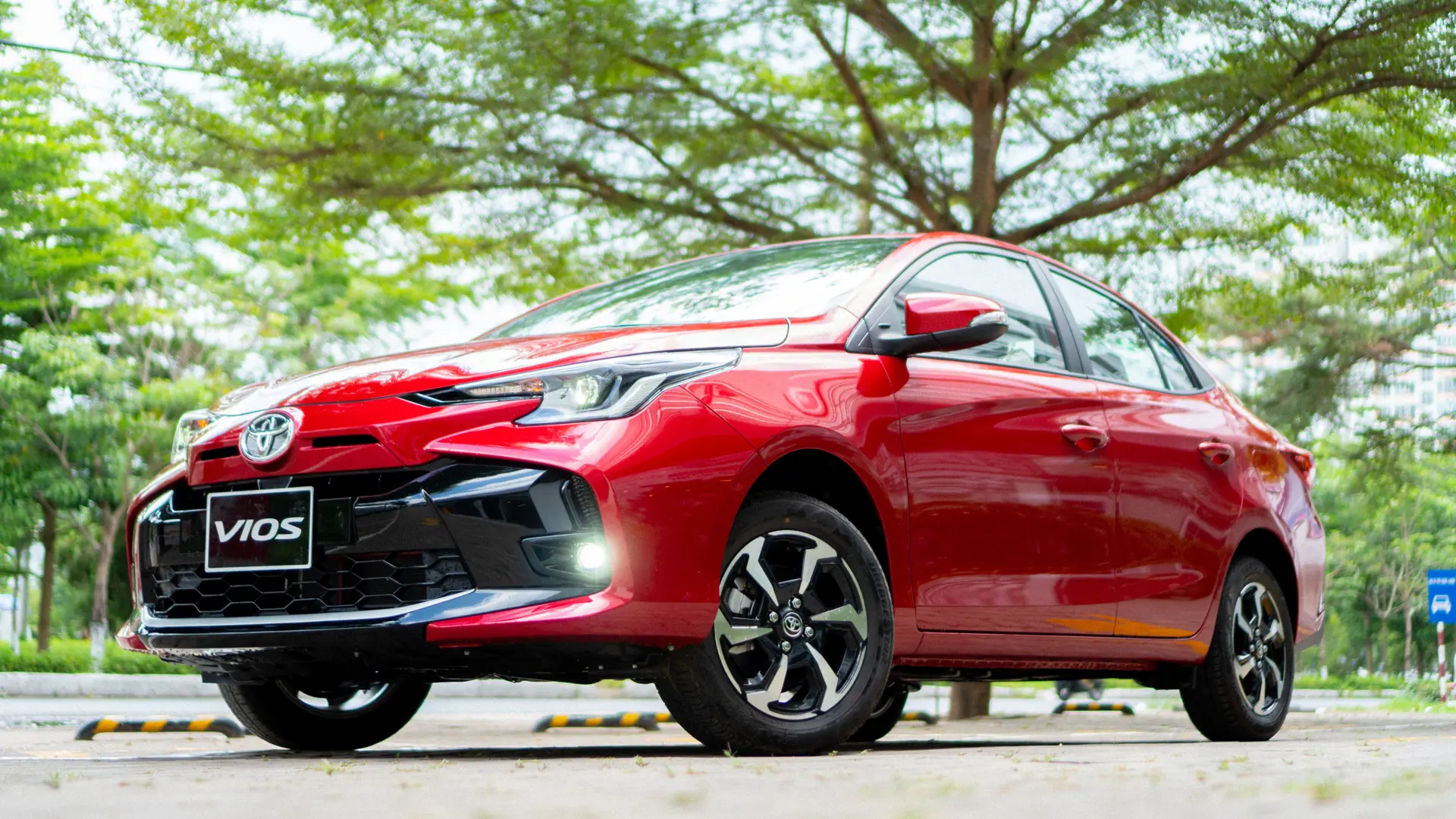 Doanh số bán hàng Toyota Việt Nam bất ngờ giảm mạnh