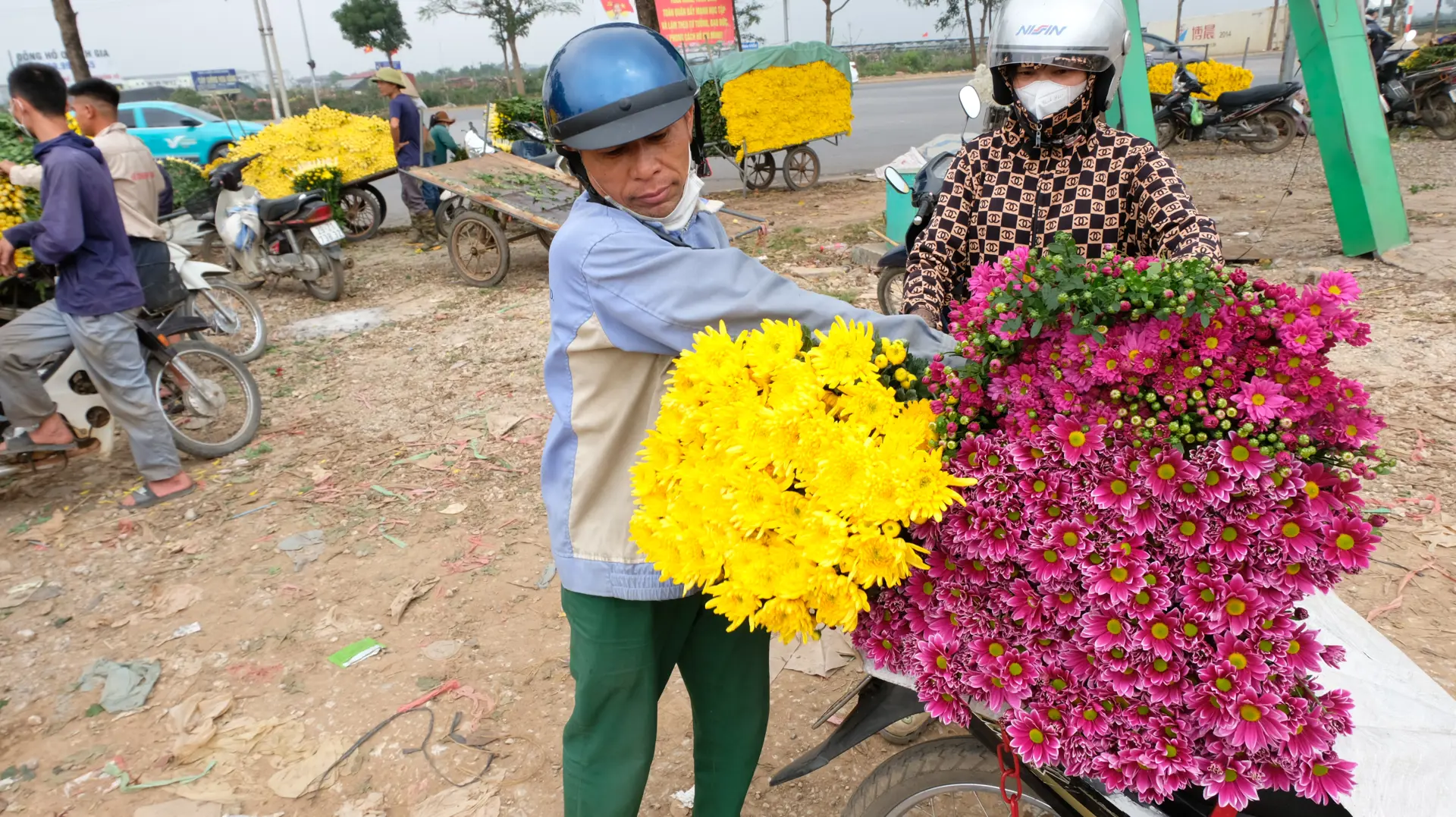 Huyện Mê Linh: Chợ hoa cúc nhộn nhịp trước rằm tháng Giêng