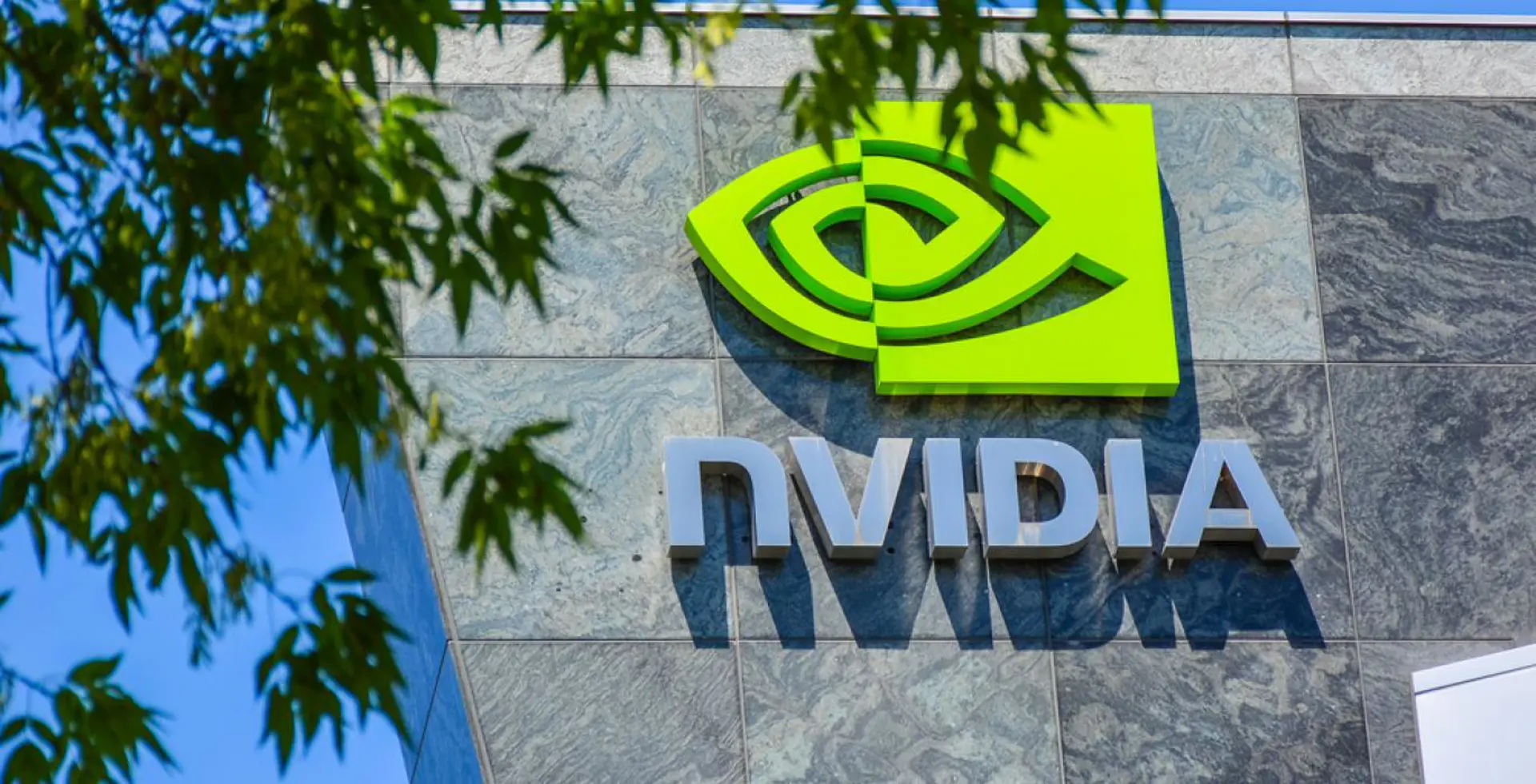 Cơn sốt AI chững lại: Nasdaq giảm điểm trước báo cáo của Nvidia và Fed