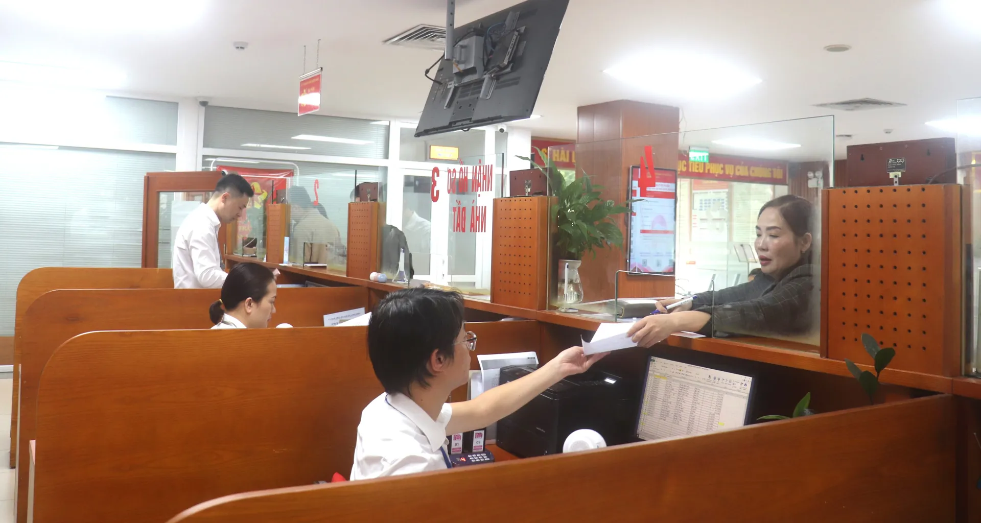 Hà Nội: Cán bộ, công chức không còn tư tưởng “Tháng Giêng là tháng ăn chơi”