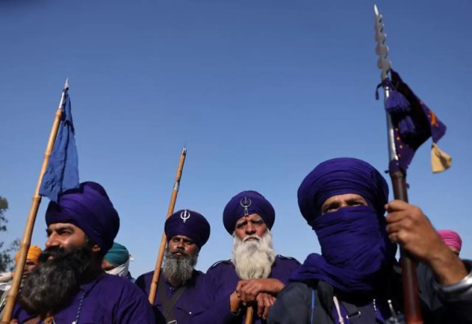 Đoàn biểu tình tại Ấn Độ nhận được sự hỗ trợ từ Nihang Sikhs 