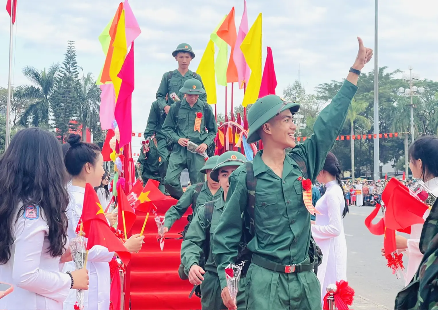 Gần 2.800 thanh niên Quảng Ngãi lên đường nhập ngũ