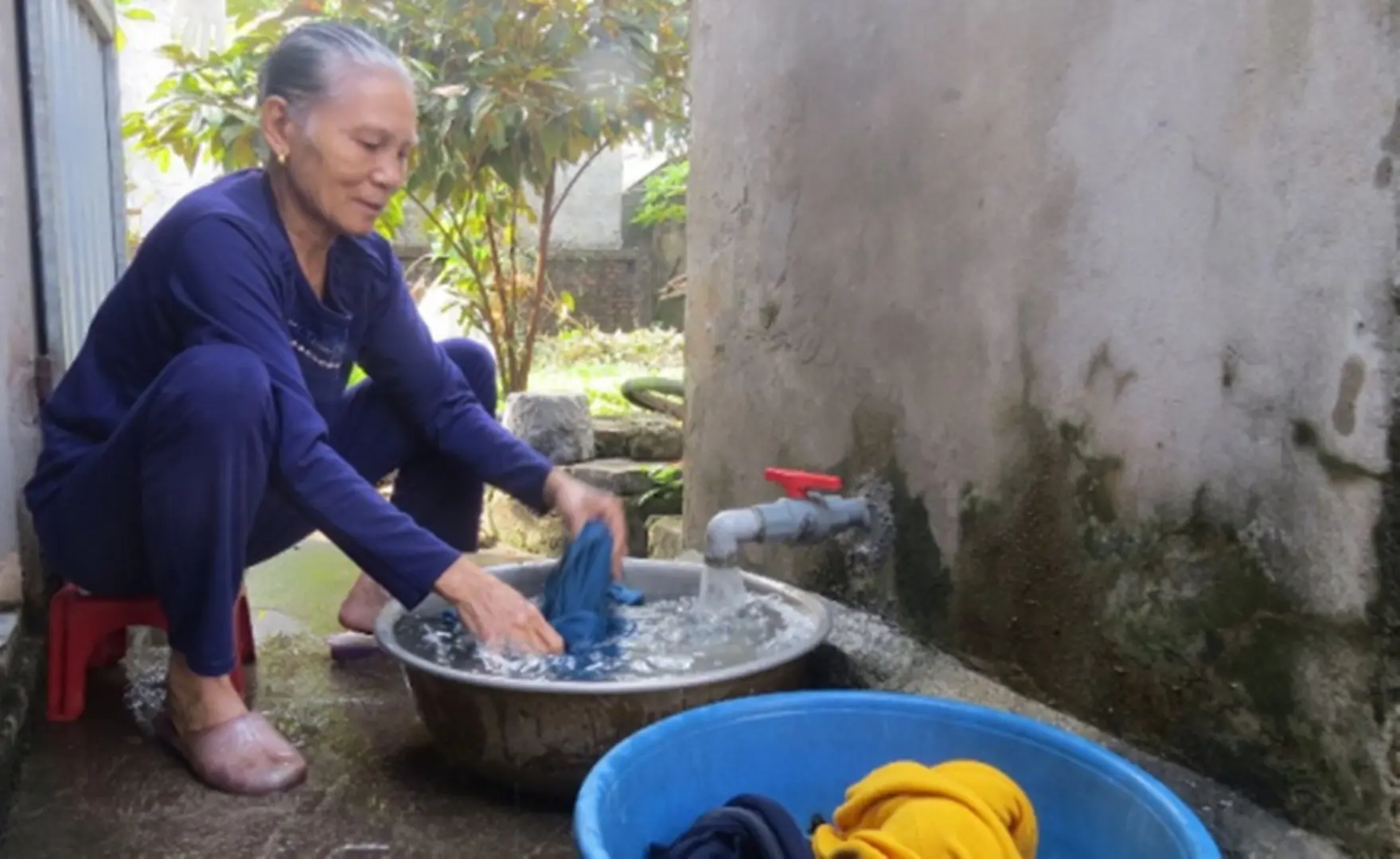 Vì sao người dân huyện Phú Xuyên chưa mặn mà dùng nước sạch