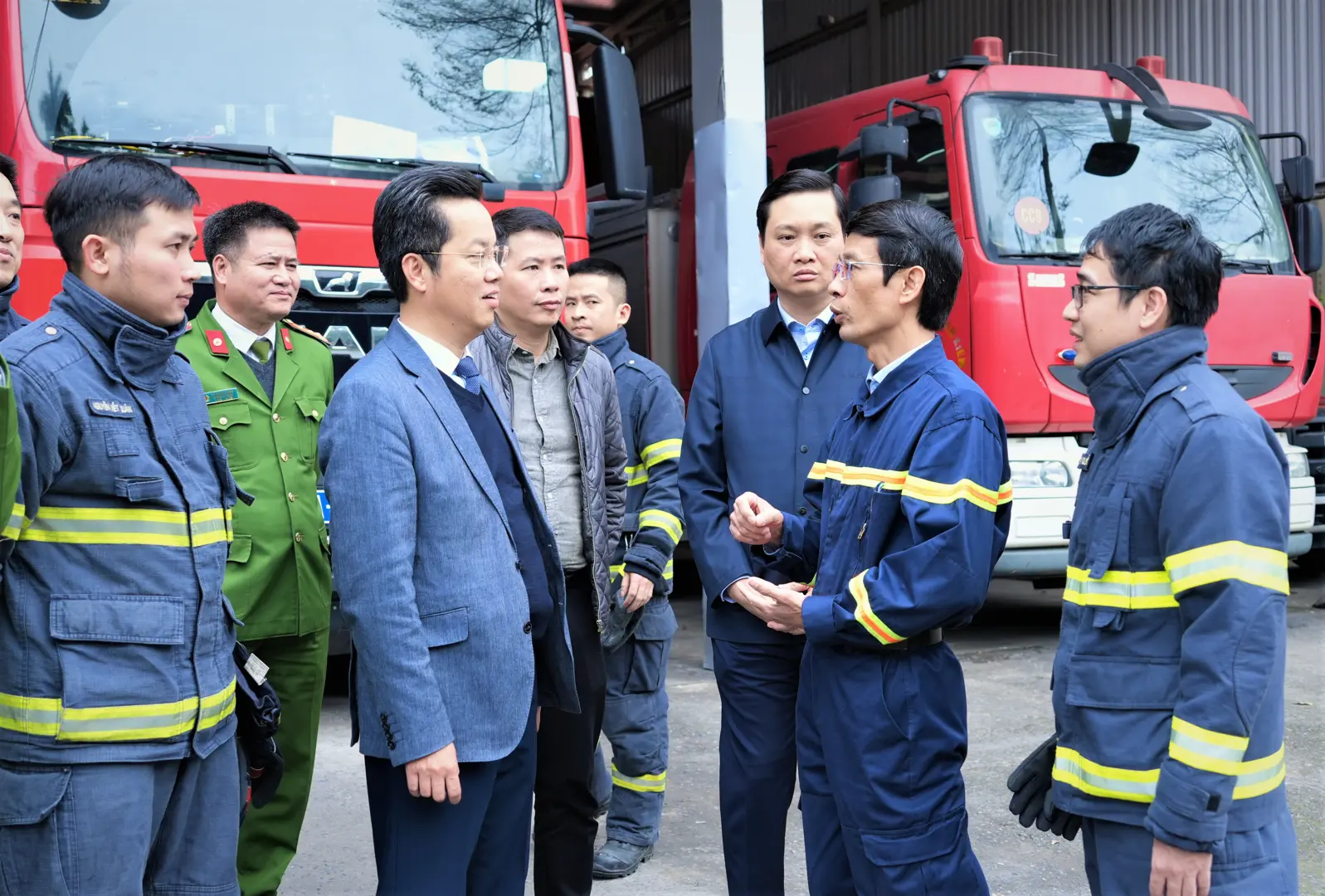 Lãnh đạo quận Hoàn Kiếm thăm, động viên cán bộ, chiến sĩ phòng cháy chữa cháy