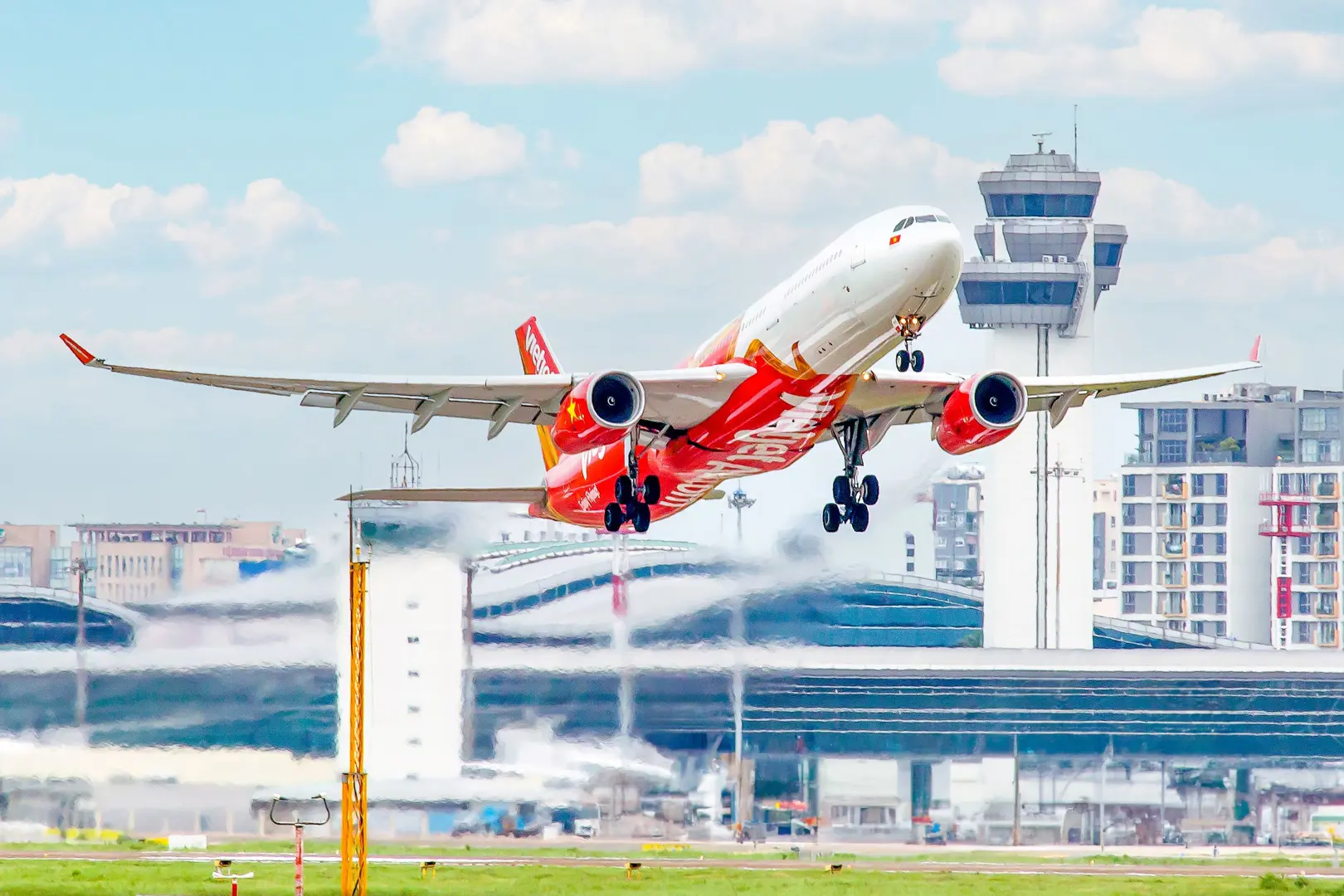 Nhân ngày 8/3, Vietjet khuyến mãi hàng ngàn vé 0 đồng bay nội địa và quốc tế