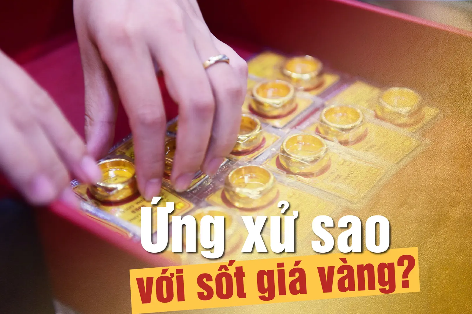 Ứng xử sao với sốt giá vàng?