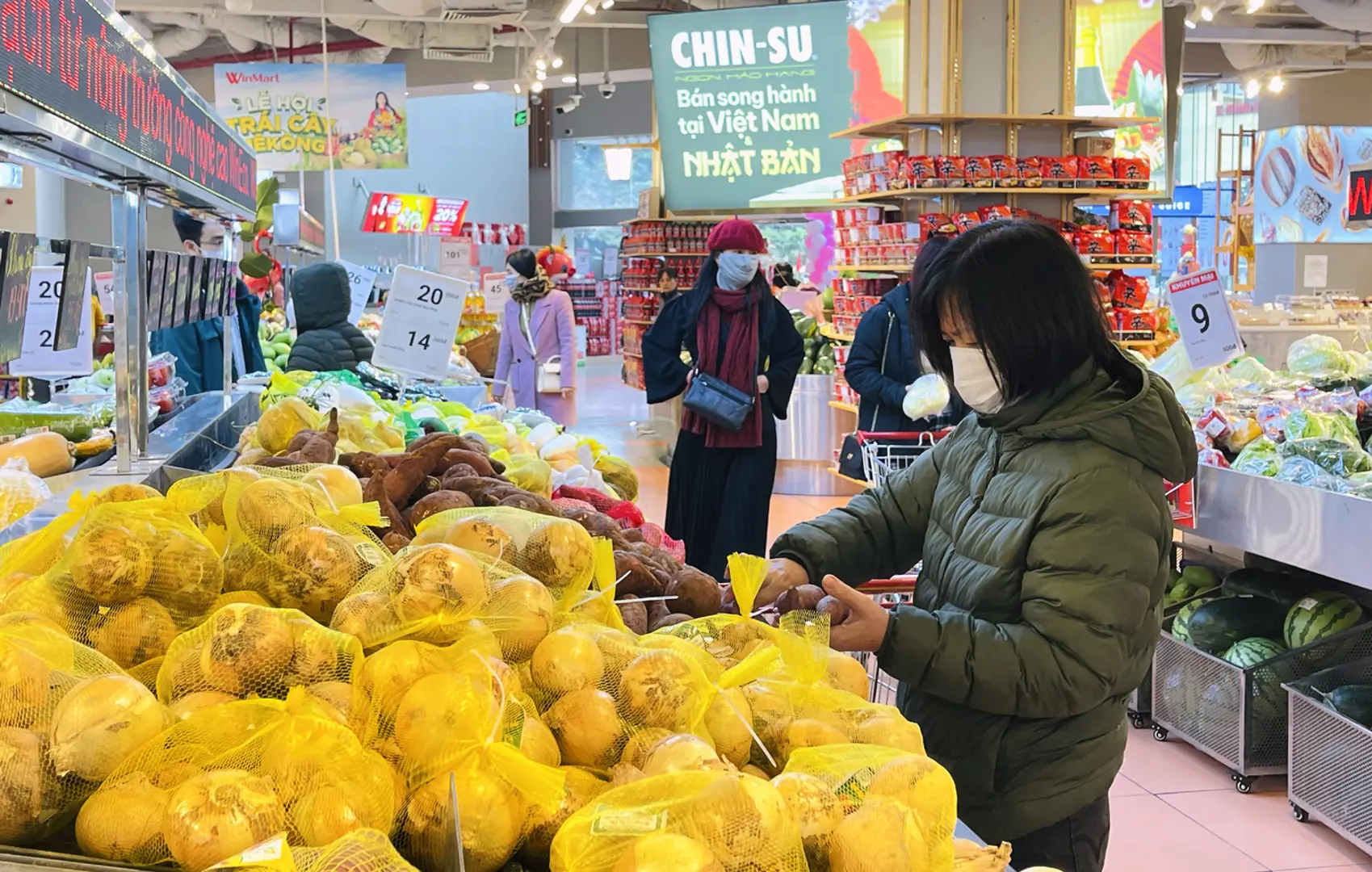 Hà Nội: Tháng khuyến mại tập trung, hàng hoá giảm giá đến 100%