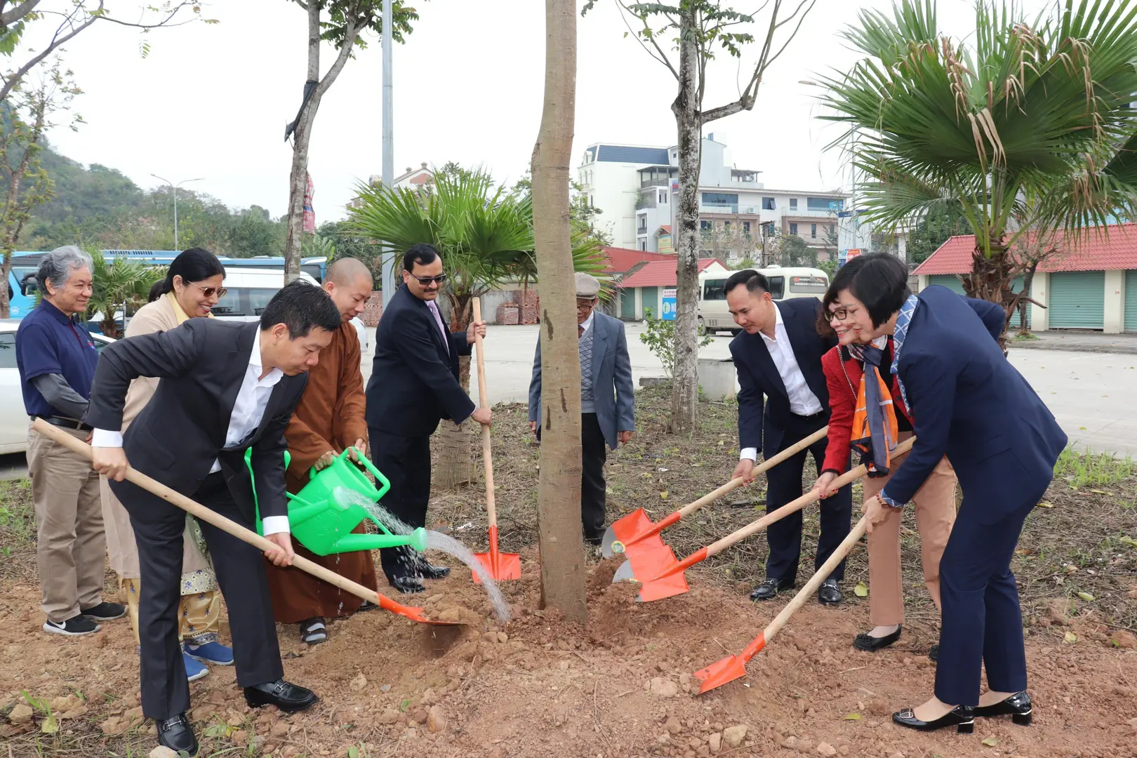 Hội Hữu nghị Việt Nam - Ấn Độ TP Hà Nội trồng cây tại Quốc Oai