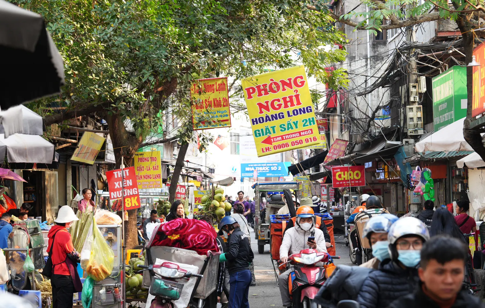 Phố Phương Mai: Vi phạm trật tự đô thị nhiều năm chưa được giải quyết