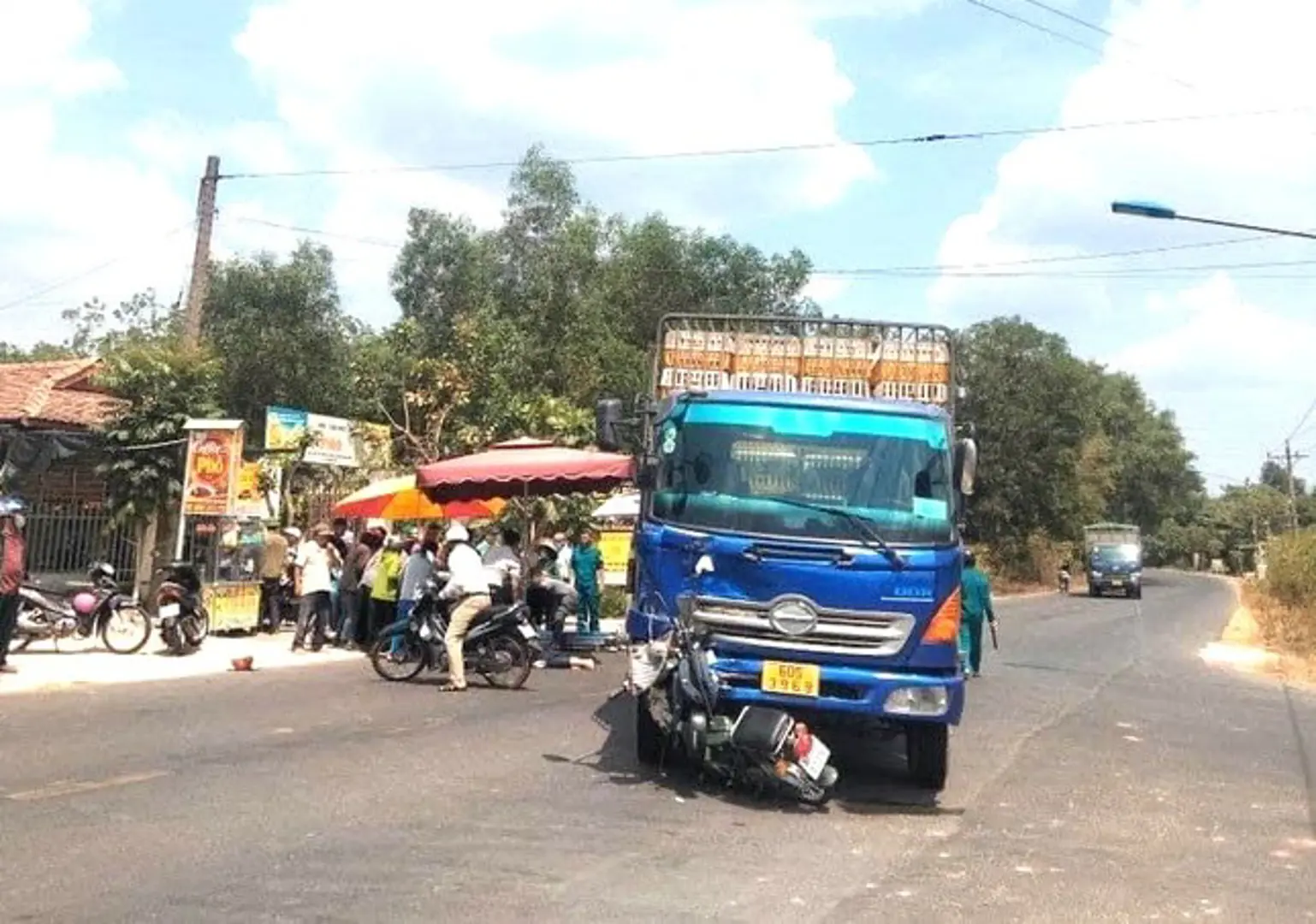 Tai nạn giao thông mới nhất 12/3/2024: Xe máy đấu xe tải, hai học sinh thương vong