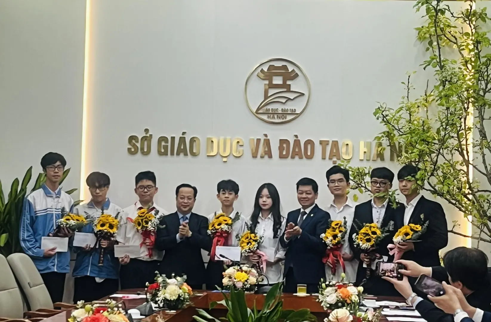 Gặp mặt 8 học sinh tham dự Cuộc thi Khoa học kỹ thuật cấp quốc gia