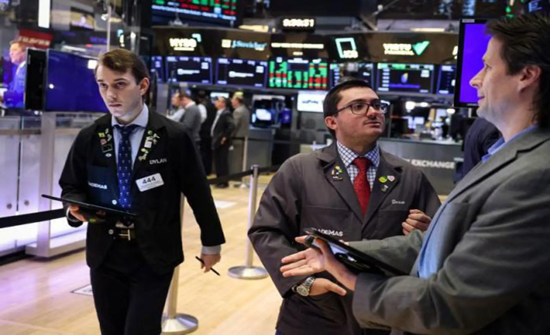 Chứng khoán Mỹ khởi sắc trước cuộc họp của Fed, Dow Jones tăng gần 100 điểm