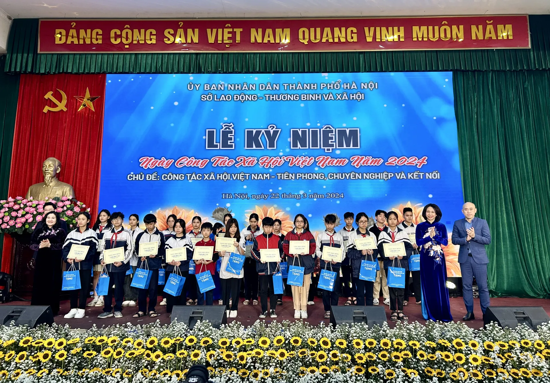 Hà Nội tôn vinh, ghi nhận đóng góp của những người làm công tác xã hội
