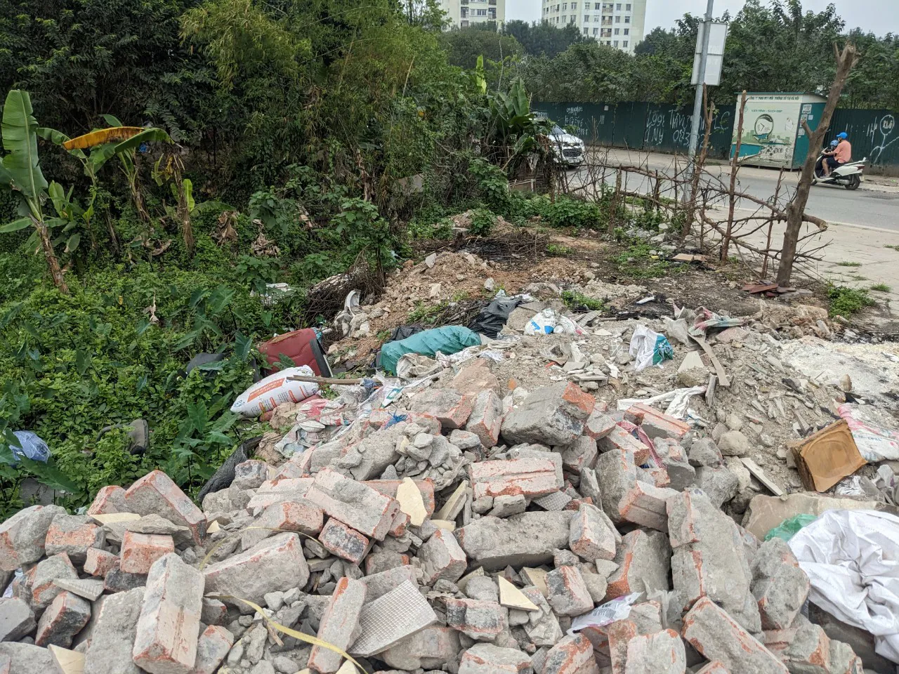 Sớm xử lý bãi chất thải tại phường Đại Mỗ