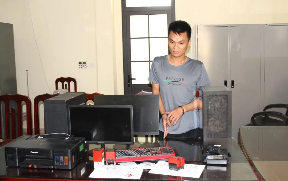 Bắt đối tượng lừa đảo bằng thủ đoạn cung cấp số lô, số đề