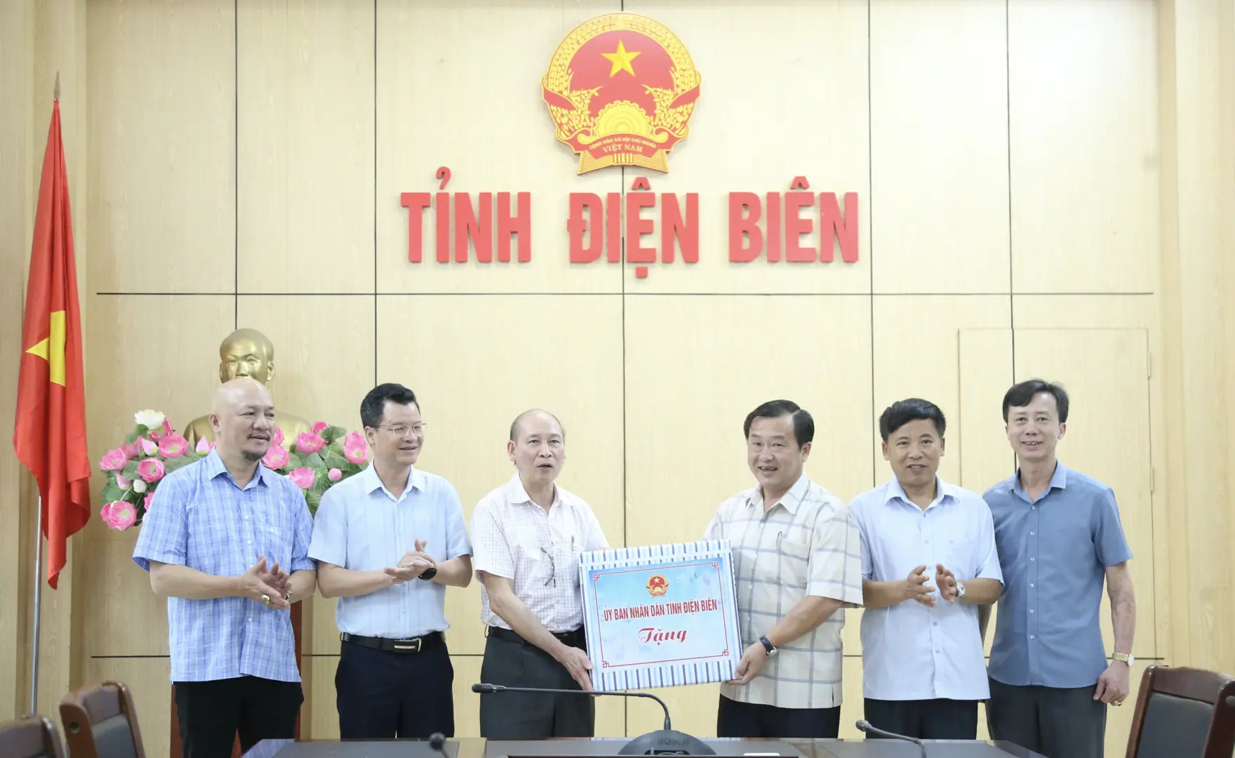 Hội Nhà báo thành phố Hà Nội thăm, làm việc với UBND tỉnh Điện Biên