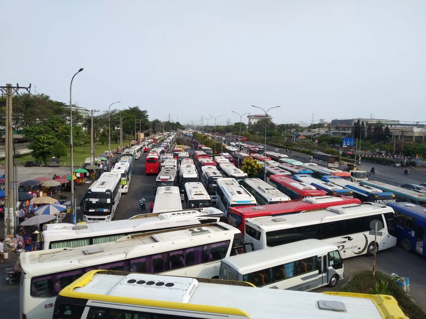 Giá vé tàu, vé xe đi các tỉnh dịp nghỉ lễ 30/4 -1/5 bắt đầu "nóng"