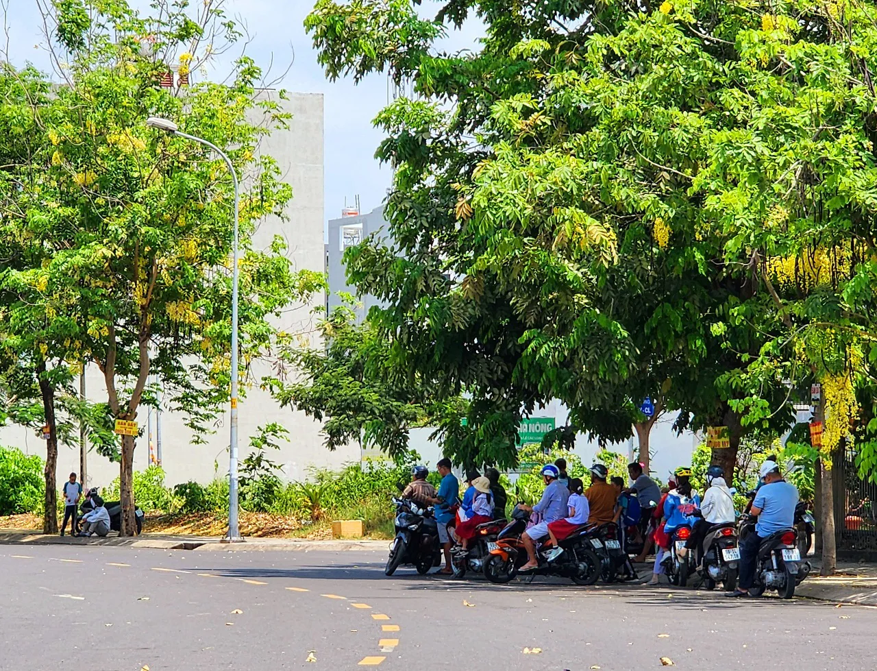 Thành phố Hồ Chí Minh: người lao động tự do vất vả trong nắng nóng