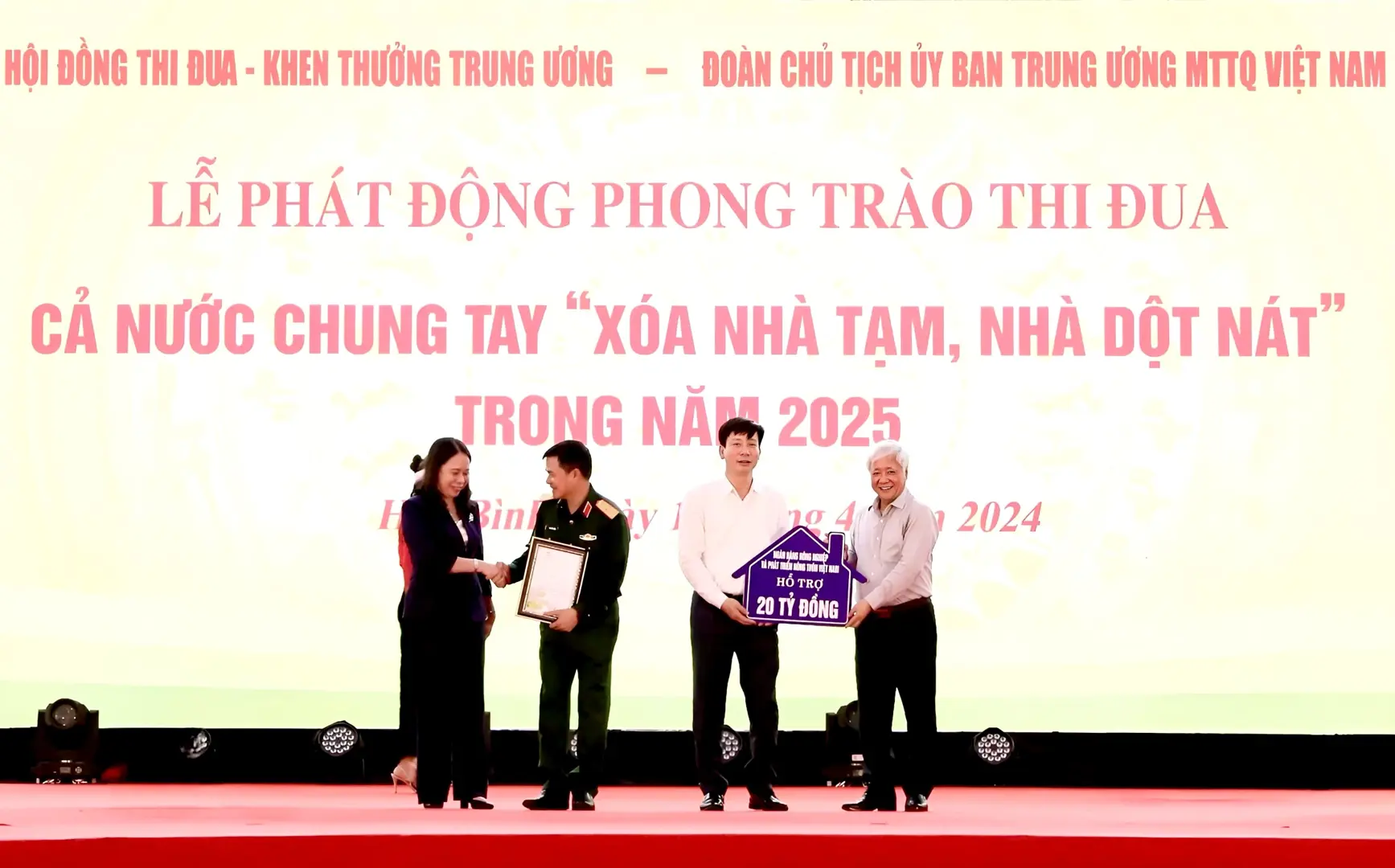 Agribank hưởng ứng phong trào thi đua chung tay “xóa nhà tạm, nhà dột nát”