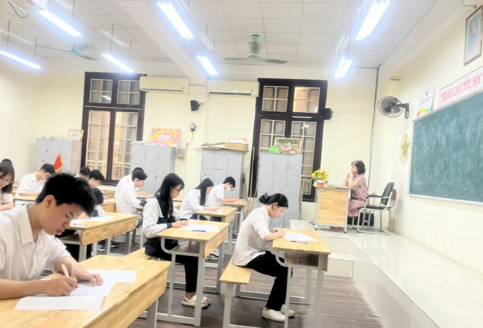 Hôm nay (24/4), học sinh lớp 12 tập dượt đăng ký dự thi tốt nghiệp THPT