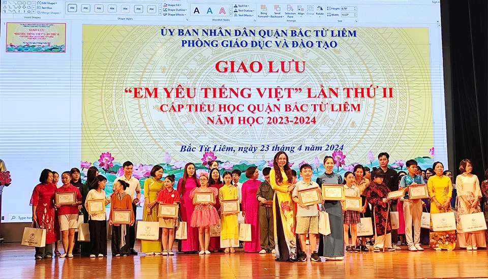 Quận Bắc Từ Liêm trao giải cho 23 đội giao lưu “Em yêu Tiếng Việt”