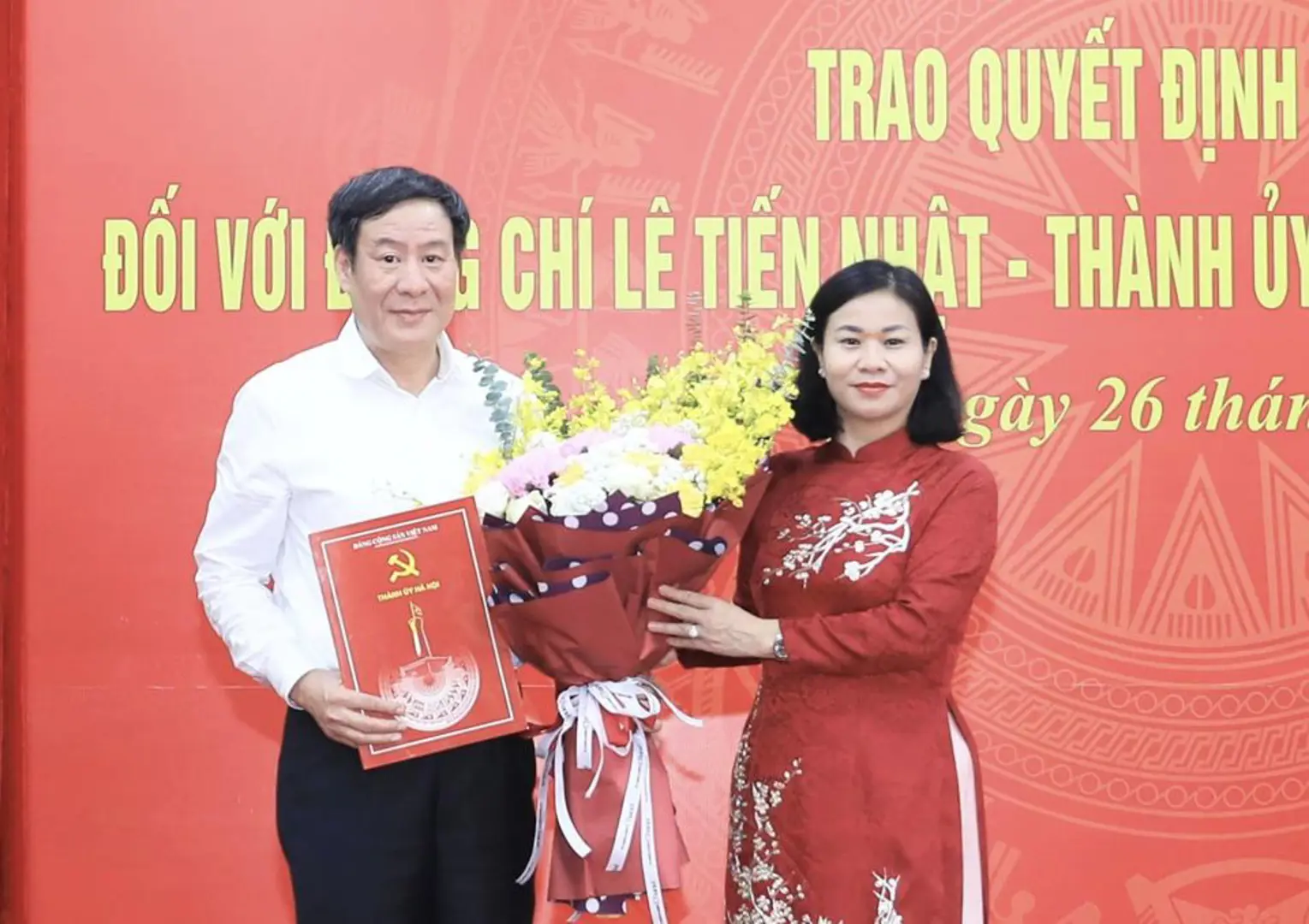 Trao quyết định nghỉ hưu cho Bí thư Huyện ủy Thanh Trì