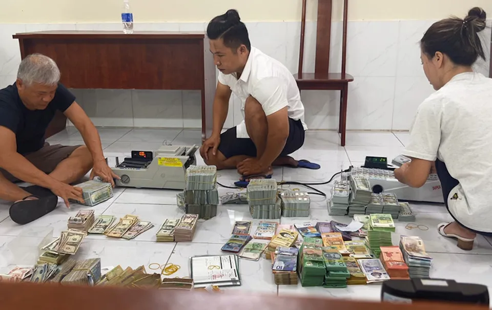 Phá đường dây rửa tiền, vận chuyển trái phép lượng tiền tệ "khủng" qua biên giới