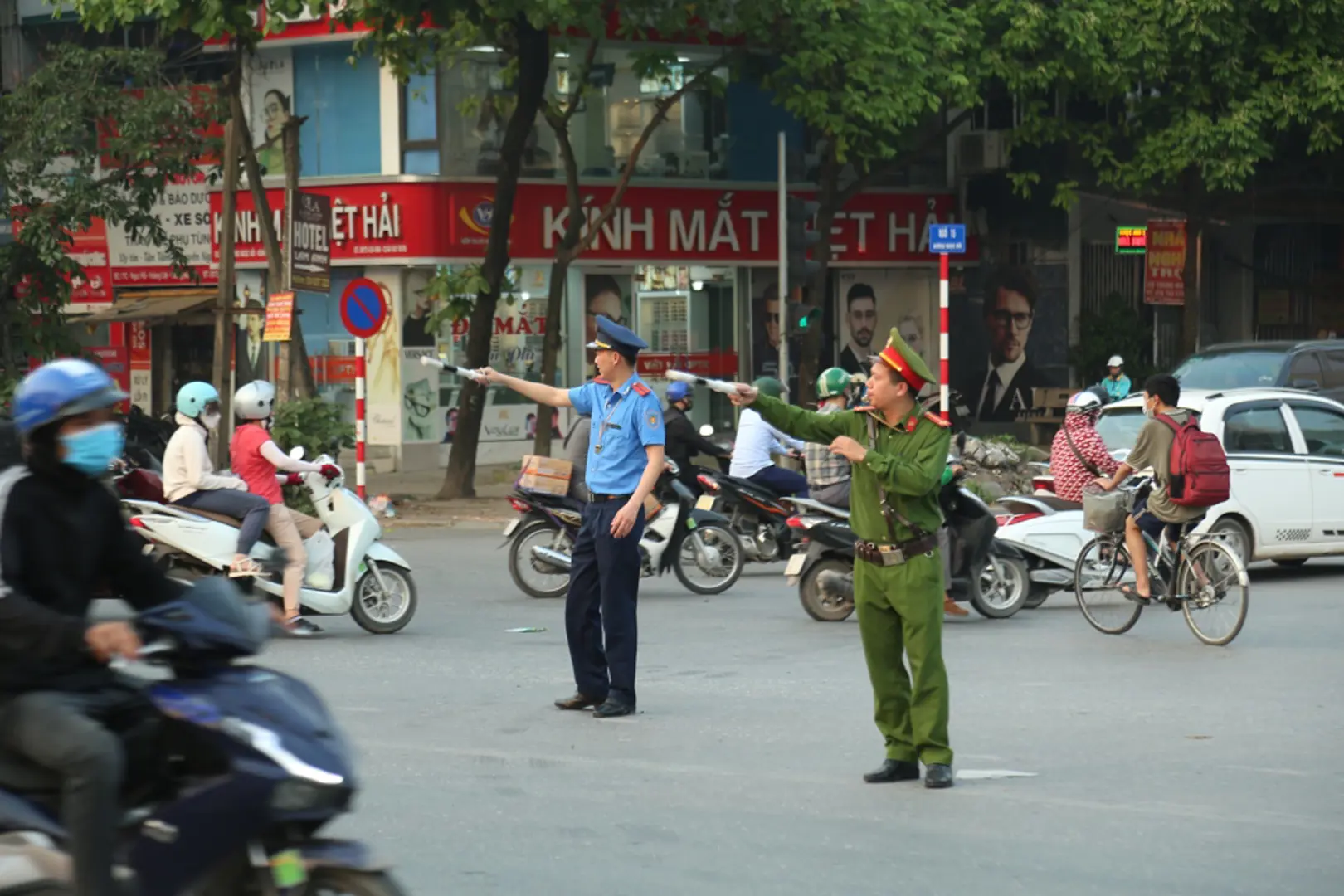 Ngày đầu nghỉ lễ: Hà Nội toàn lực điều tiết giao thông 