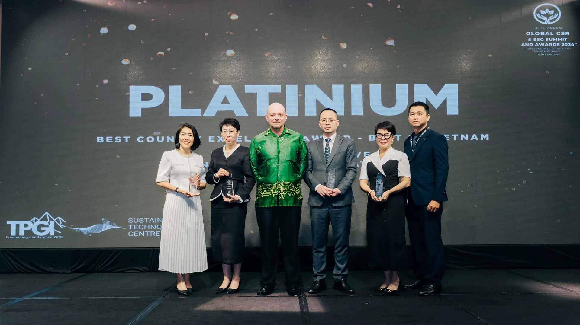 Vinmec nhận 4 giải thưởng về trách nhiệm xã hội và phát triển bền vững