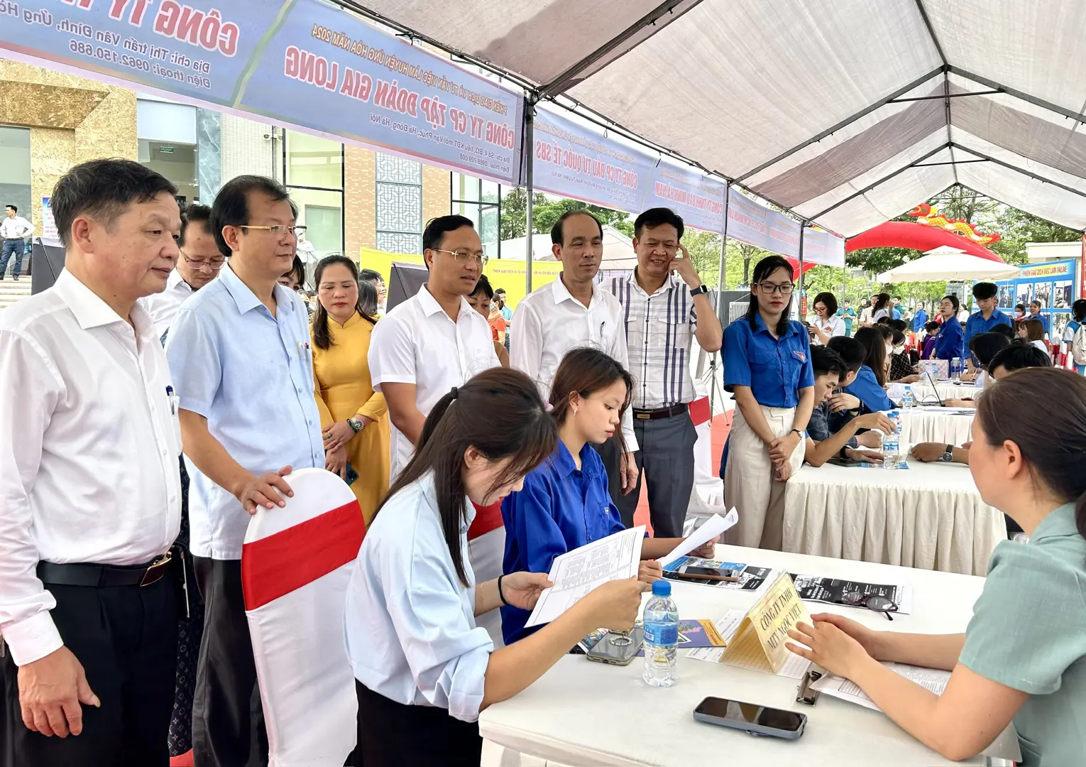 Tuyển dụng trên 2.400 chỉ tiêu, tiền lương hấp dẫn dành cho người lao động