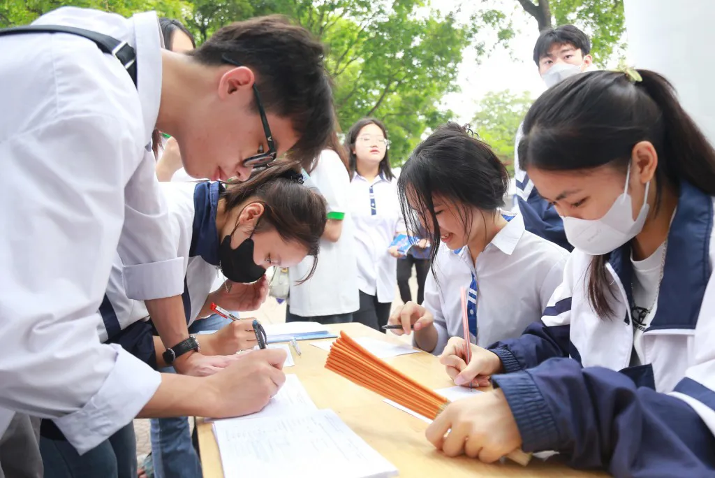 Không được yêu cầu thí sinh xác nhận nhập học sớm dưới mọi hình thức