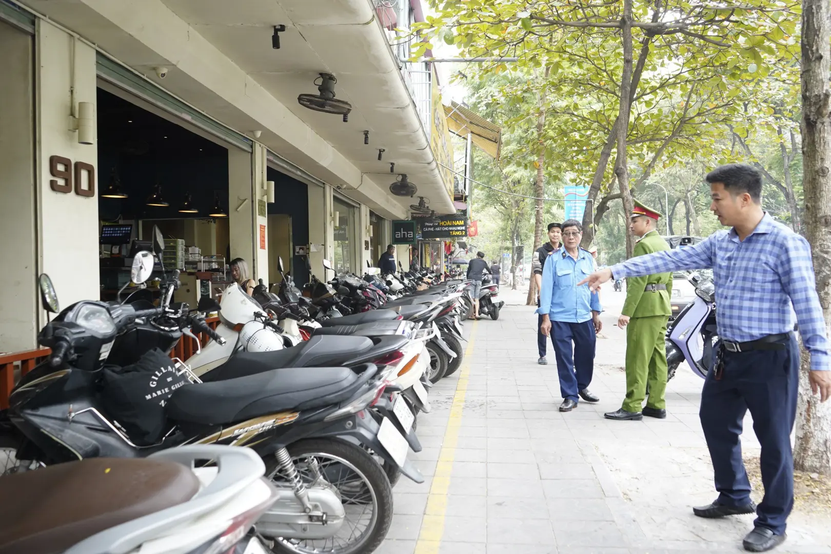 Quận Hai Bà Trưng: tuần tra, xử lý vi phạm thường xuyên trên nhiều tuyến phố