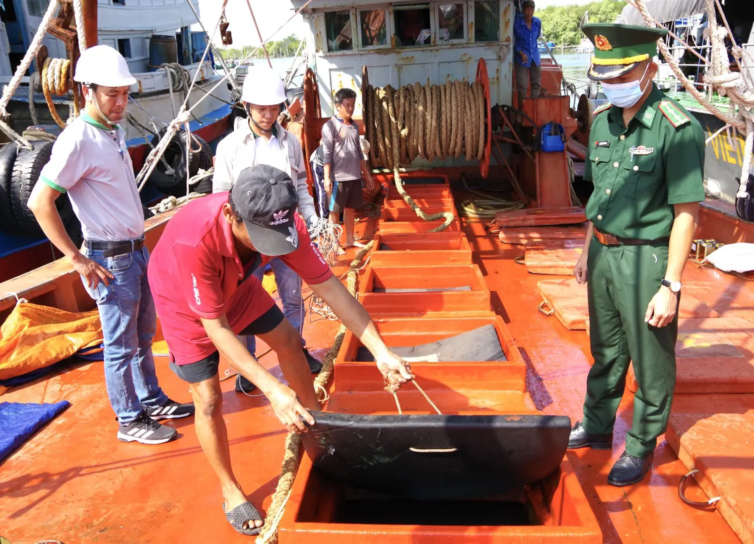 Xử phạt vi phạm trong kinh doanh xăng, dầu còn nhẹ tay