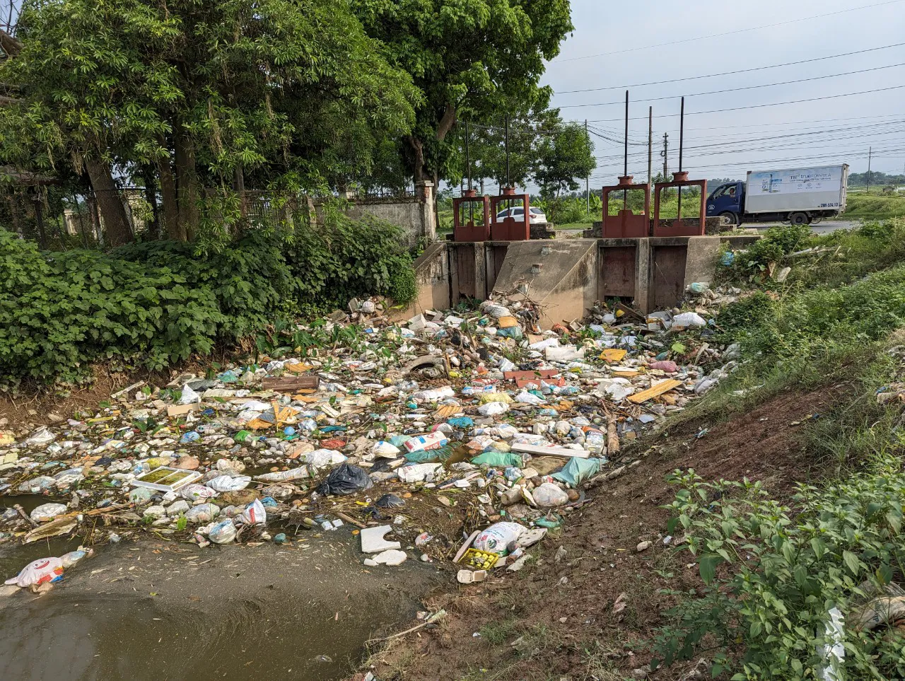Ô nhiễm kênh mương, bài toán chưa có lời giải