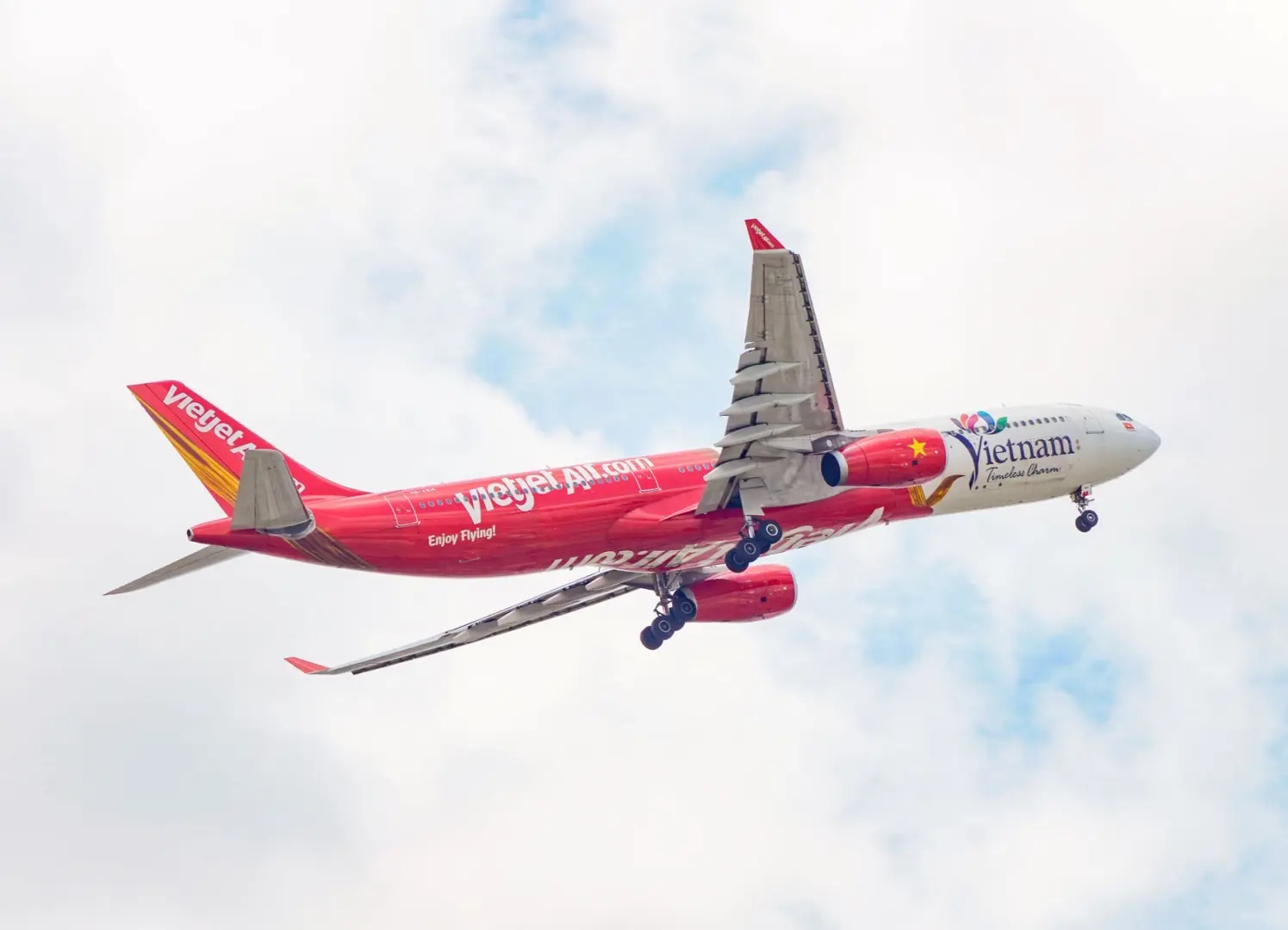 Cùng Vietjet bay khắp thế giới - làm mới chính mình đón Hè rực rỡ