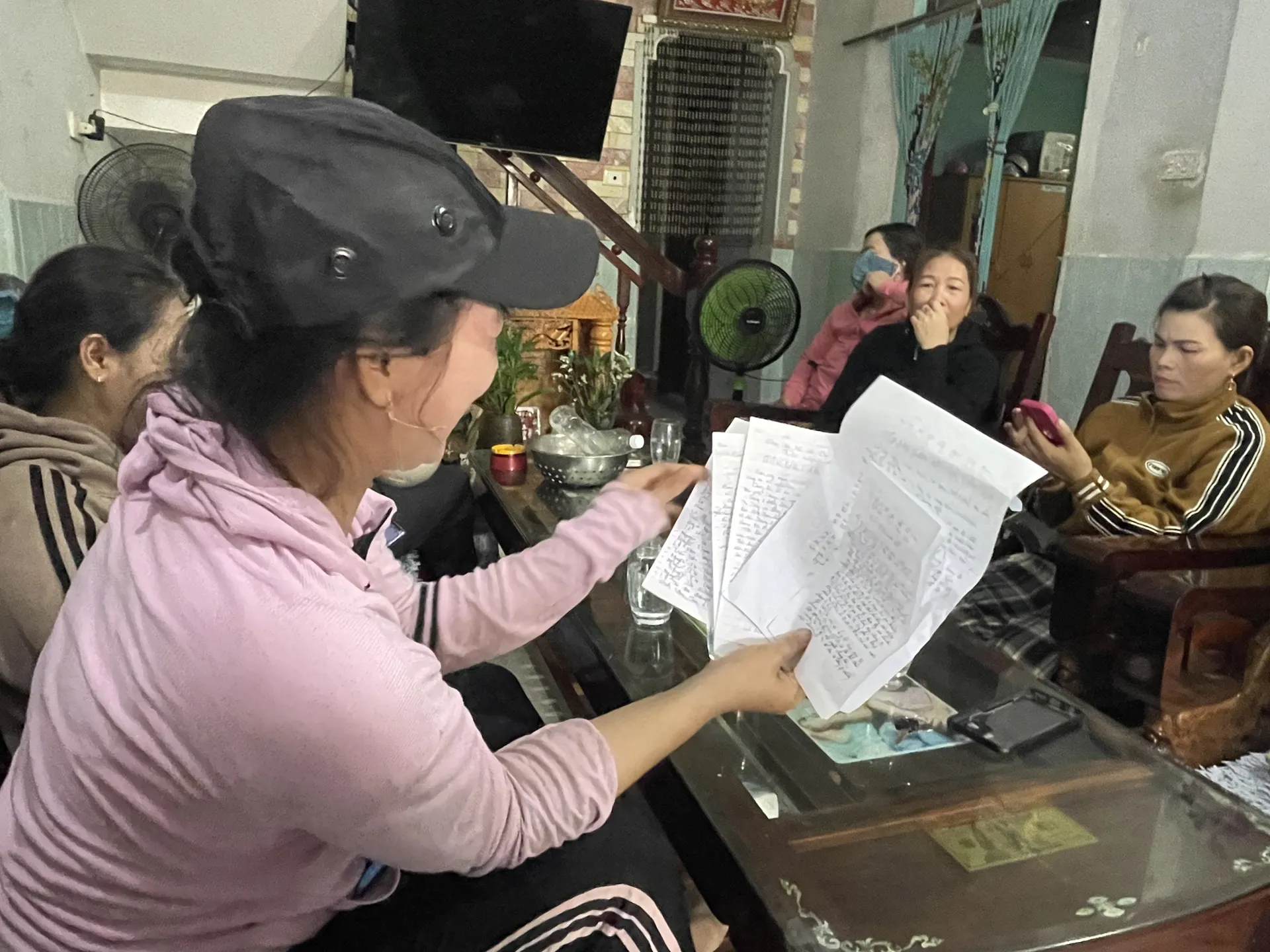 Hàng trăm người tố bị “sập bẫy” lừa qua nước ngoài làm việc