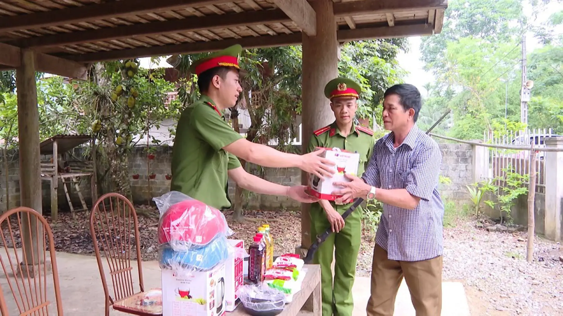 Thanh Hóa: đổi quà lấy súng và công cụ nguy hiểm