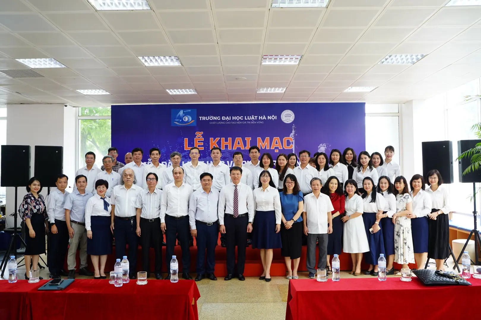 Khai mạc diễn đàn "Luật học và Phát triển"