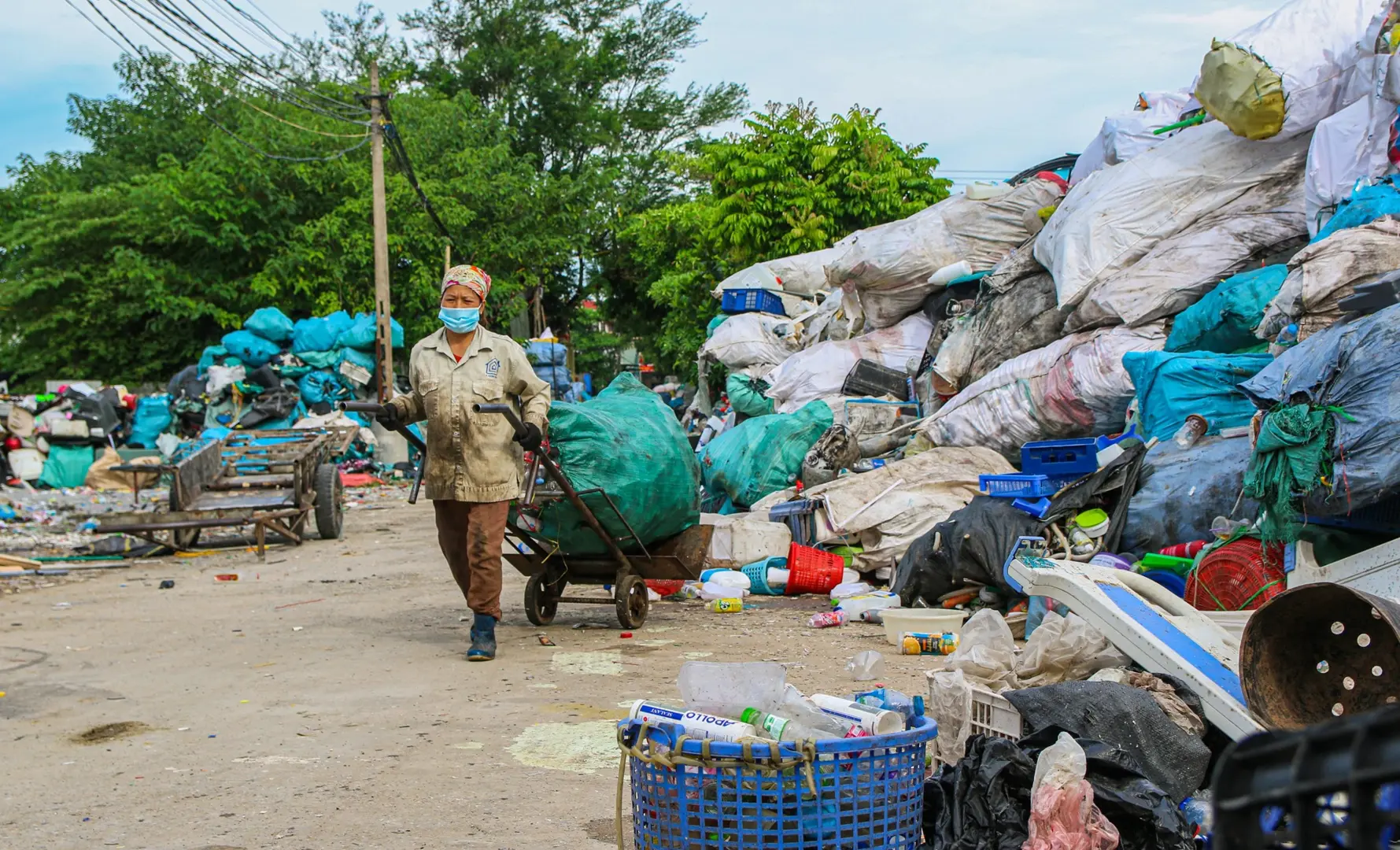 Giải tán cơ sở tái chế rác tự phát: băn khoăn bài toán chuyển đổi nghề