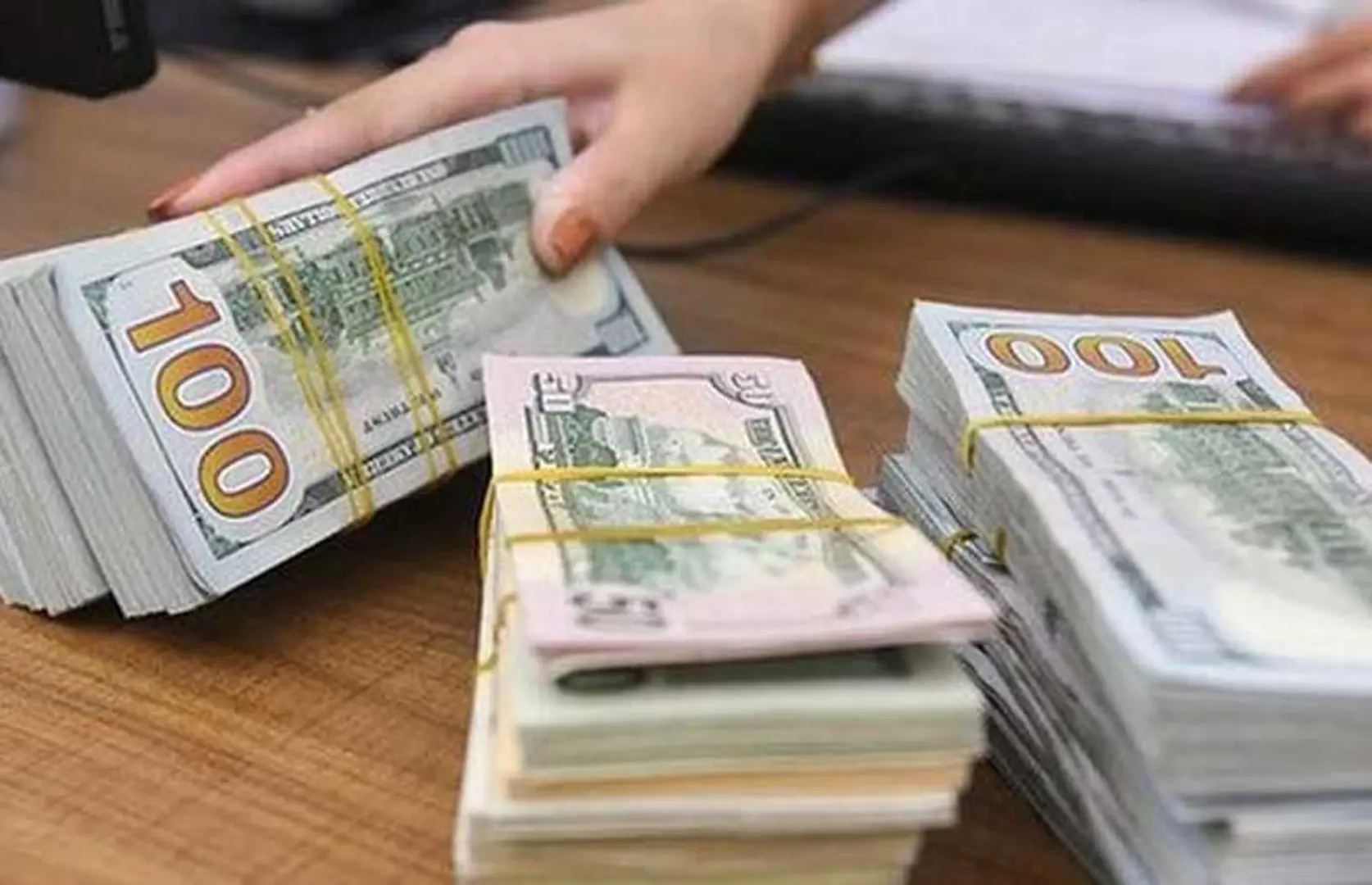 Tỷ giá USD hôm nay 16/5: USD trên thị trường quốc tế lao dốc