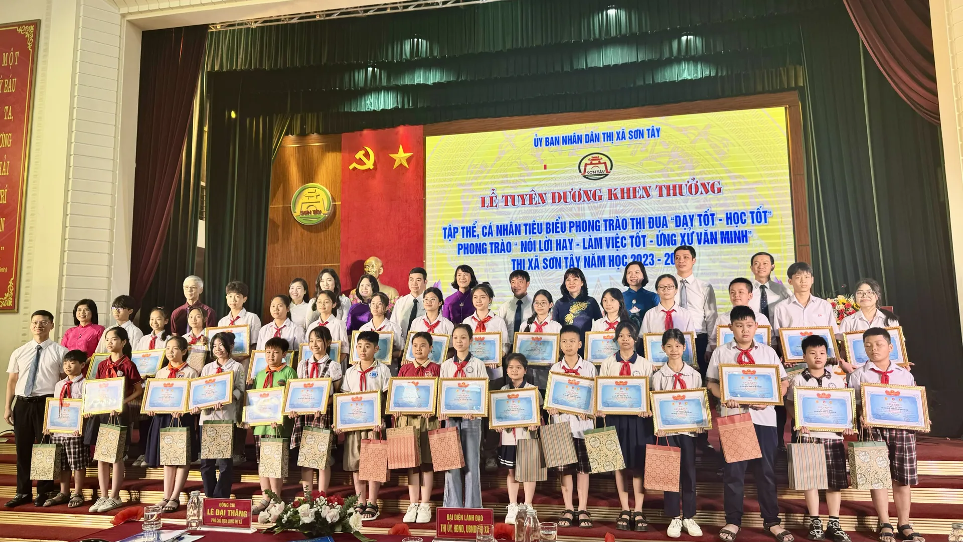 Thị xã Sơn Tây tuyên dương phong trào thi đua “Dạy tốt - Học tốt”