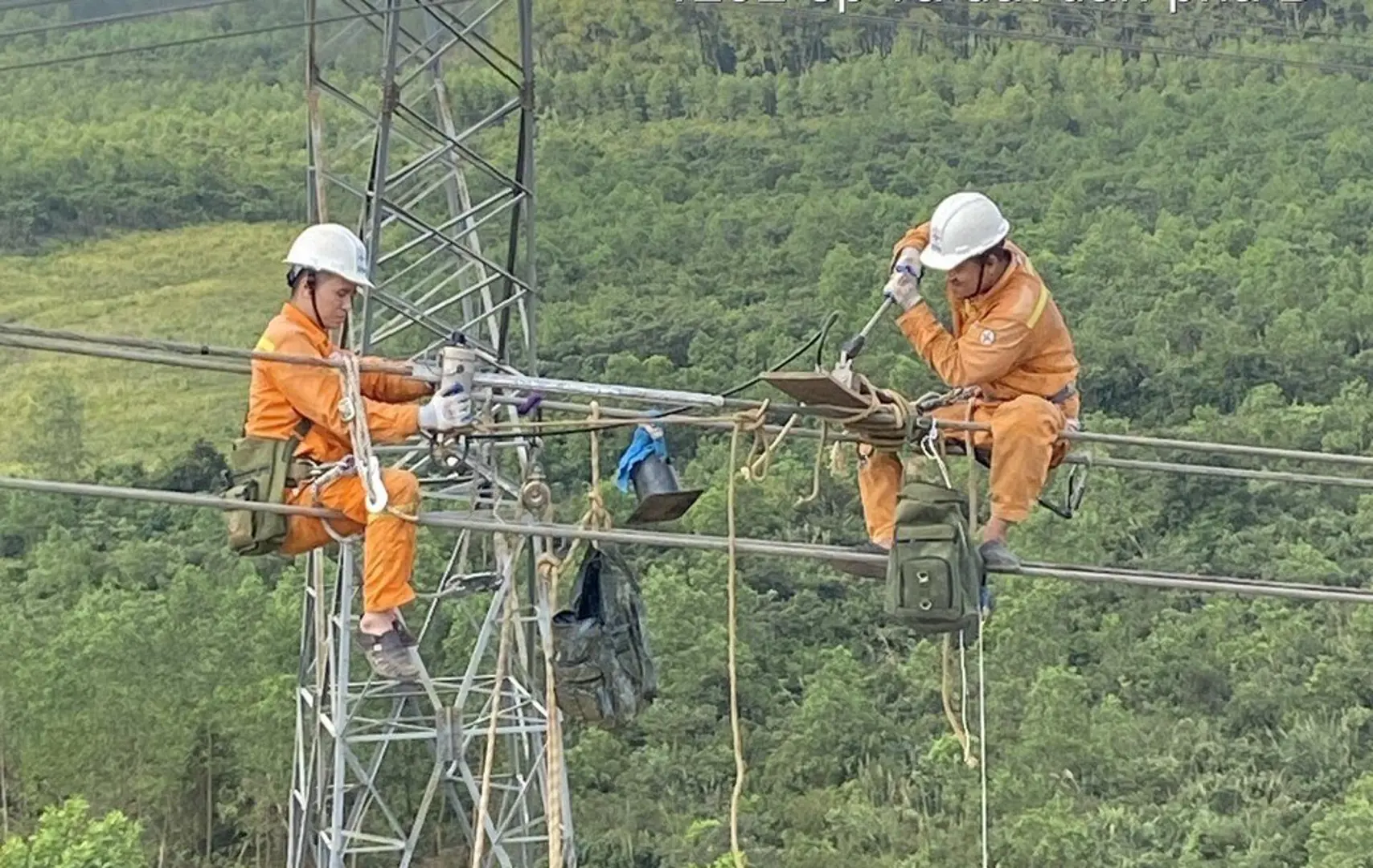 Hoàn thành đóng điện đường dây 500 kV mạch 3 Quảng Trạch -Phố Nối trước 30/6/2024