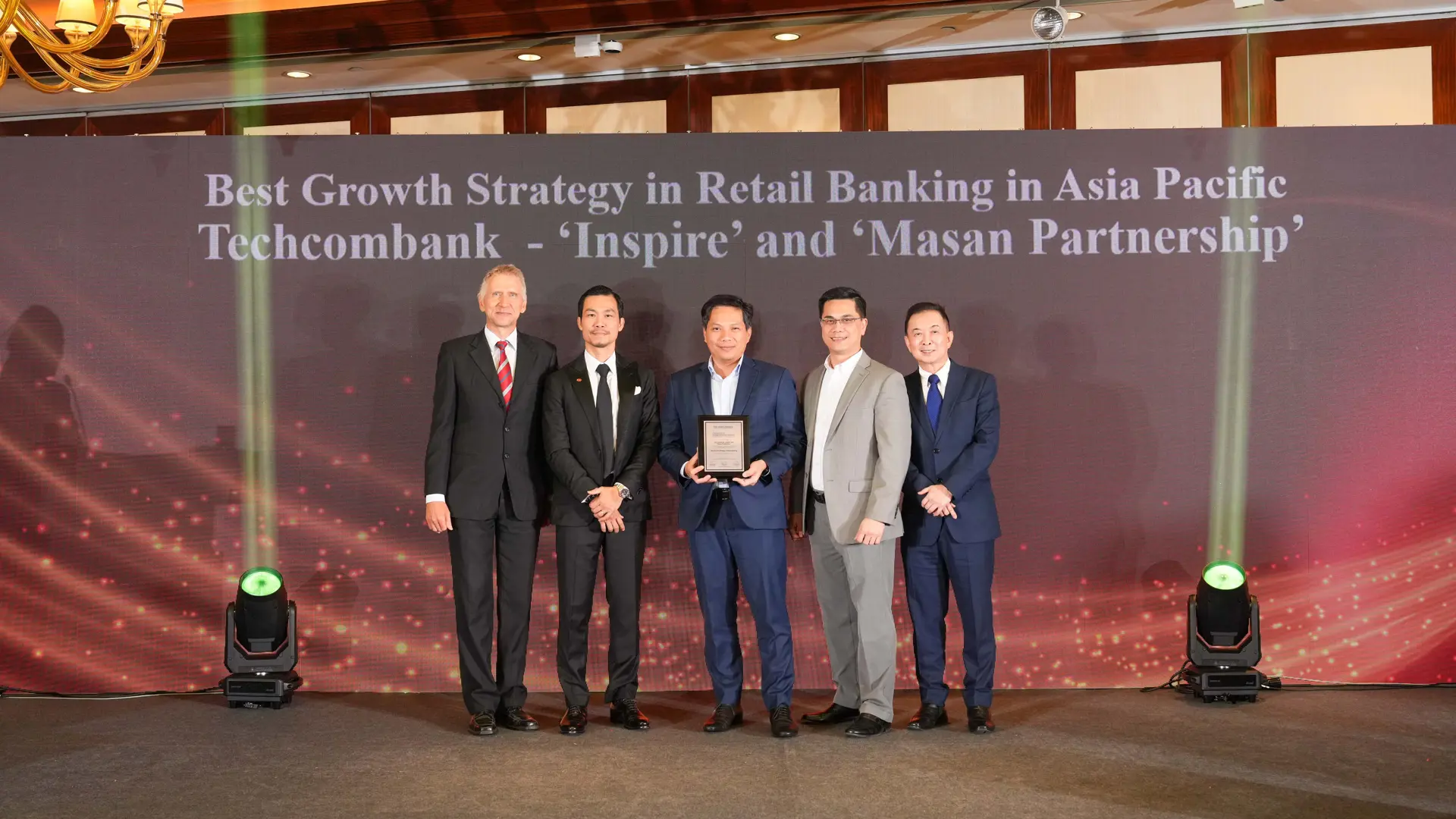 Techcombank được tạp chí the Asian Banker vinh danh tại nhiều hạng mục giải thưởng