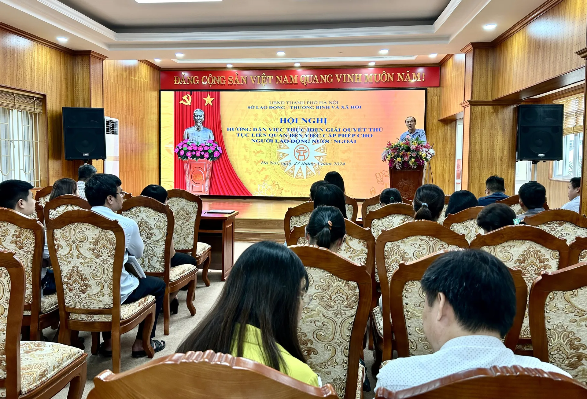 Hà Nội cấp trên 10.000 giấy phép lao động cho người nước ngoài