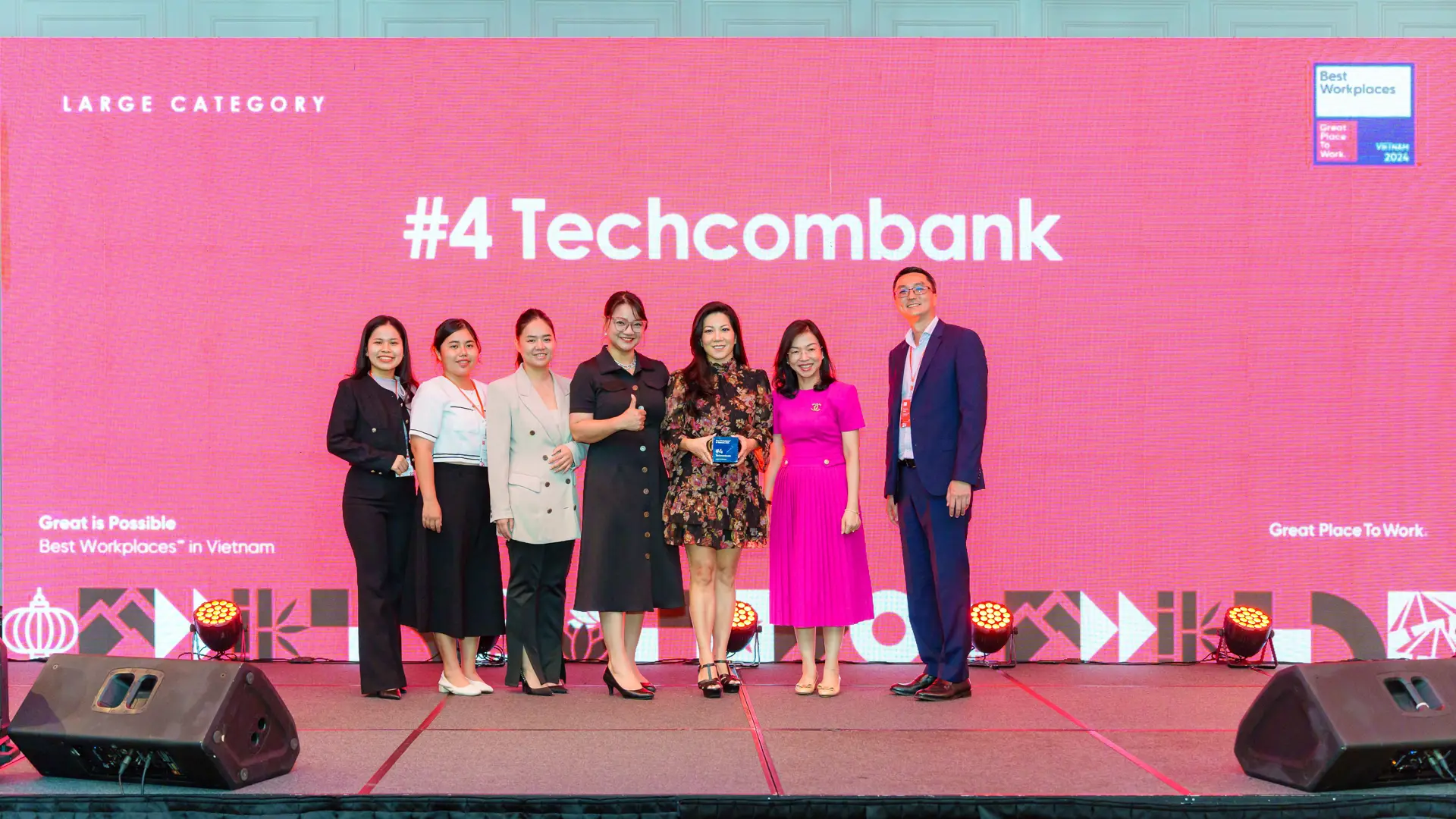 Techcombank tiếp tục lọt Top 4 Bảng xếp hạng Nơi làm việc tốt nhất Việt Nam