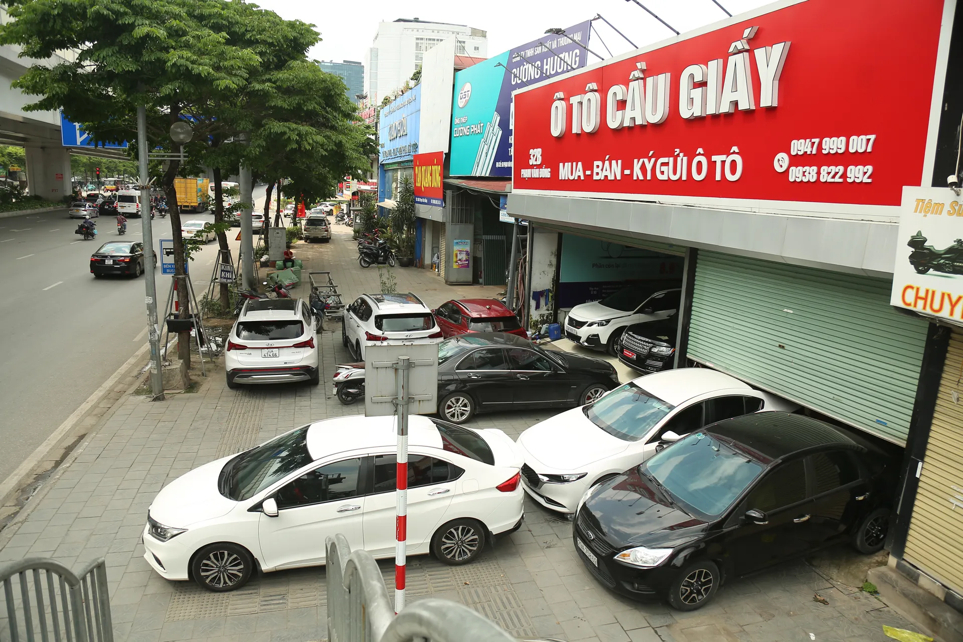 Đầu tư tiền tỷ tu sửa vỉa hè rồi… bị chiếm dụng