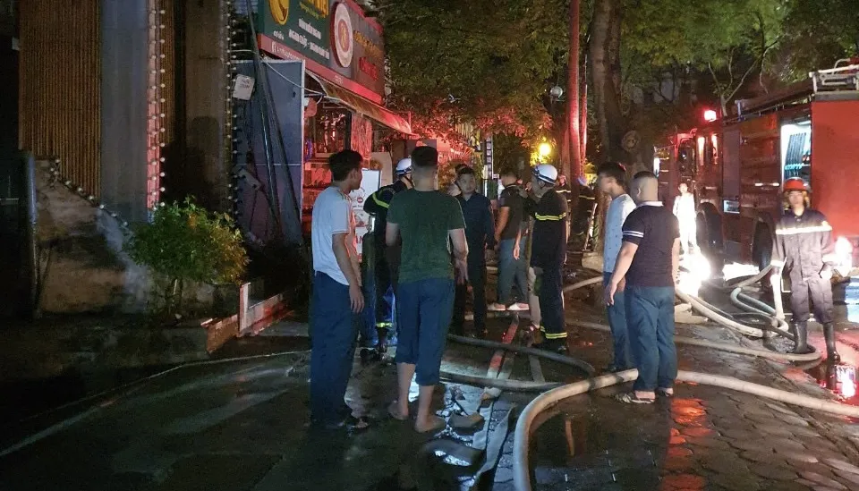 Cầu Giấy: kịp thời dập tắt đám cháy trong đêm
