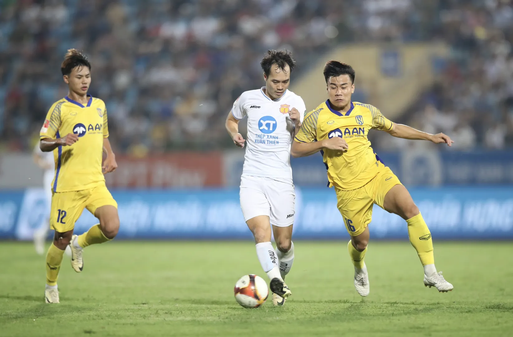 Kịch tính cuộc đua vô địch tại V-League 2023/2024