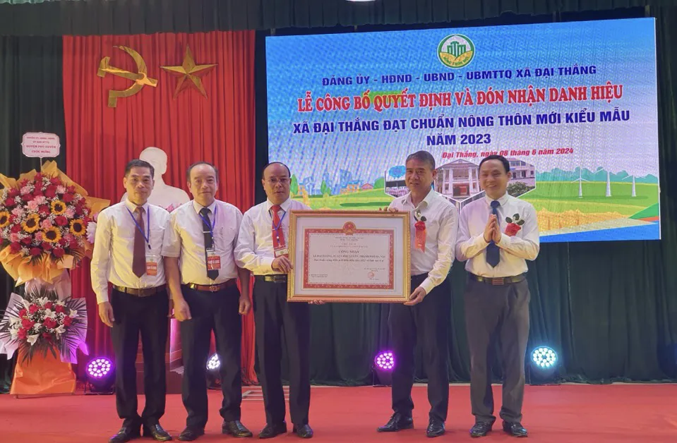 Xã Đại Thắng đón nhận quyết định xã đạt chuẩn nông thôn mới kiểu mẫu